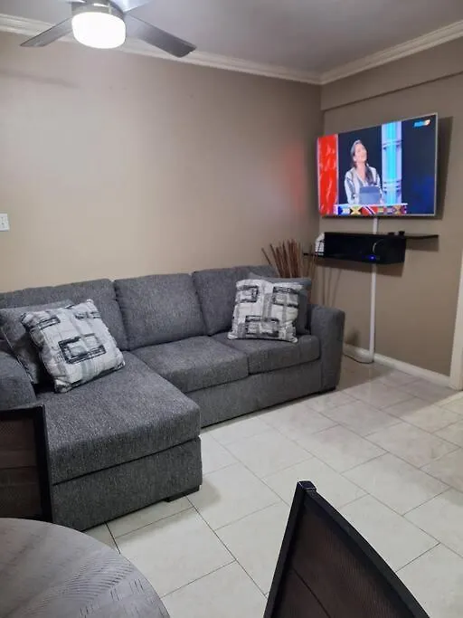 Chateau Central At Sunbury Apts Kingston 0*,  Giamaica