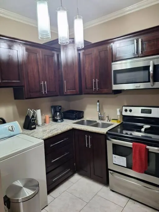 Chateau Central At Sunbury Apts Kingston Appartamento