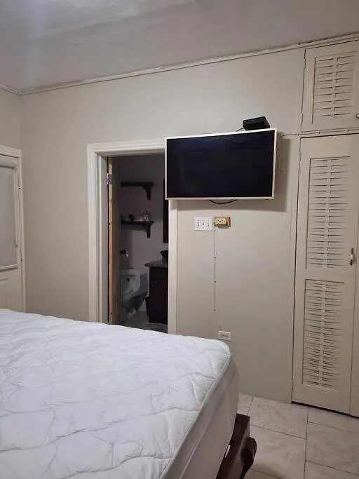 Chateau Central At Sunbury Apts Kingston 0*,