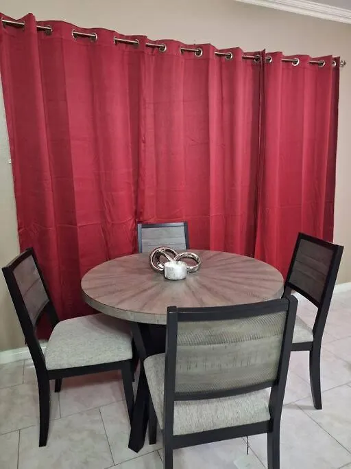 Appartamento Chateau Central At Sunbury Apts Kingston