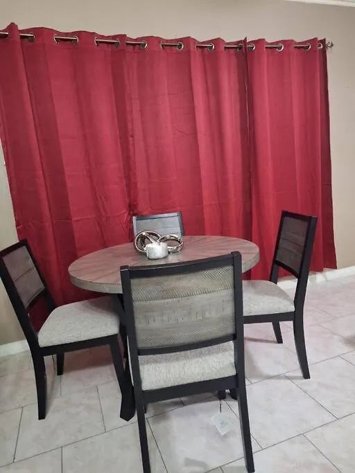 Chateau Central At Sunbury Apts Kingston Giamaica