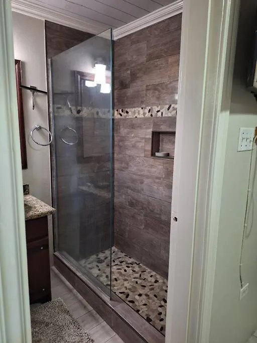 Chateau Central At Sunbury Apts Kingston 0*,