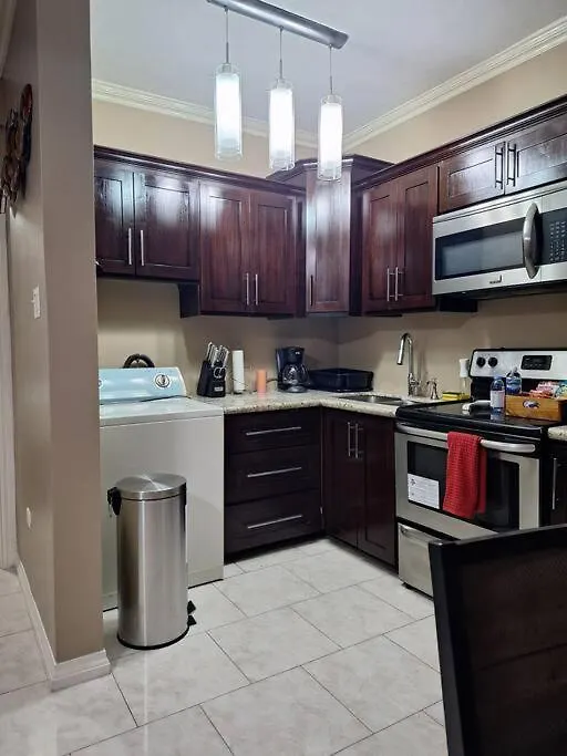 Chateau Central At Sunbury Apts Kingston Appartamento