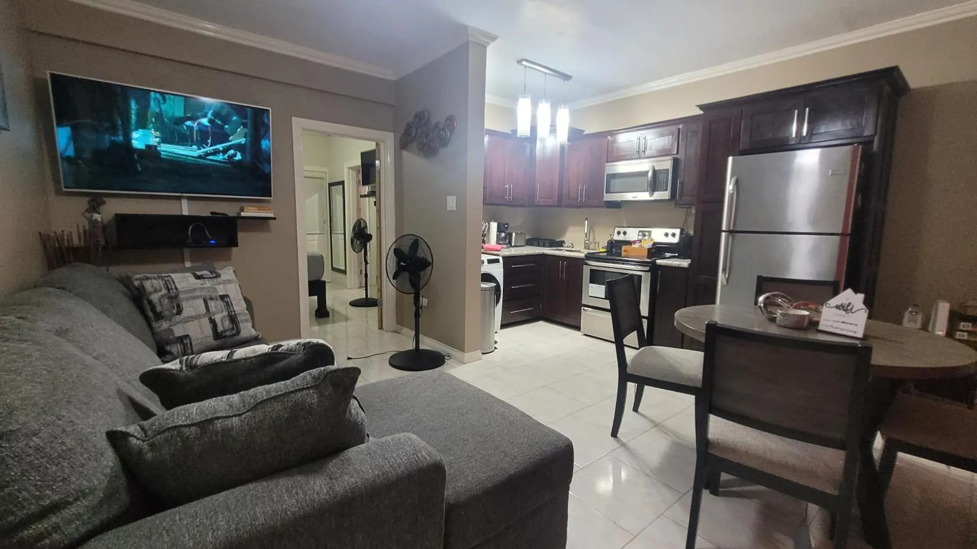 Daire Chateau Central At Sunbury Apts Kingston